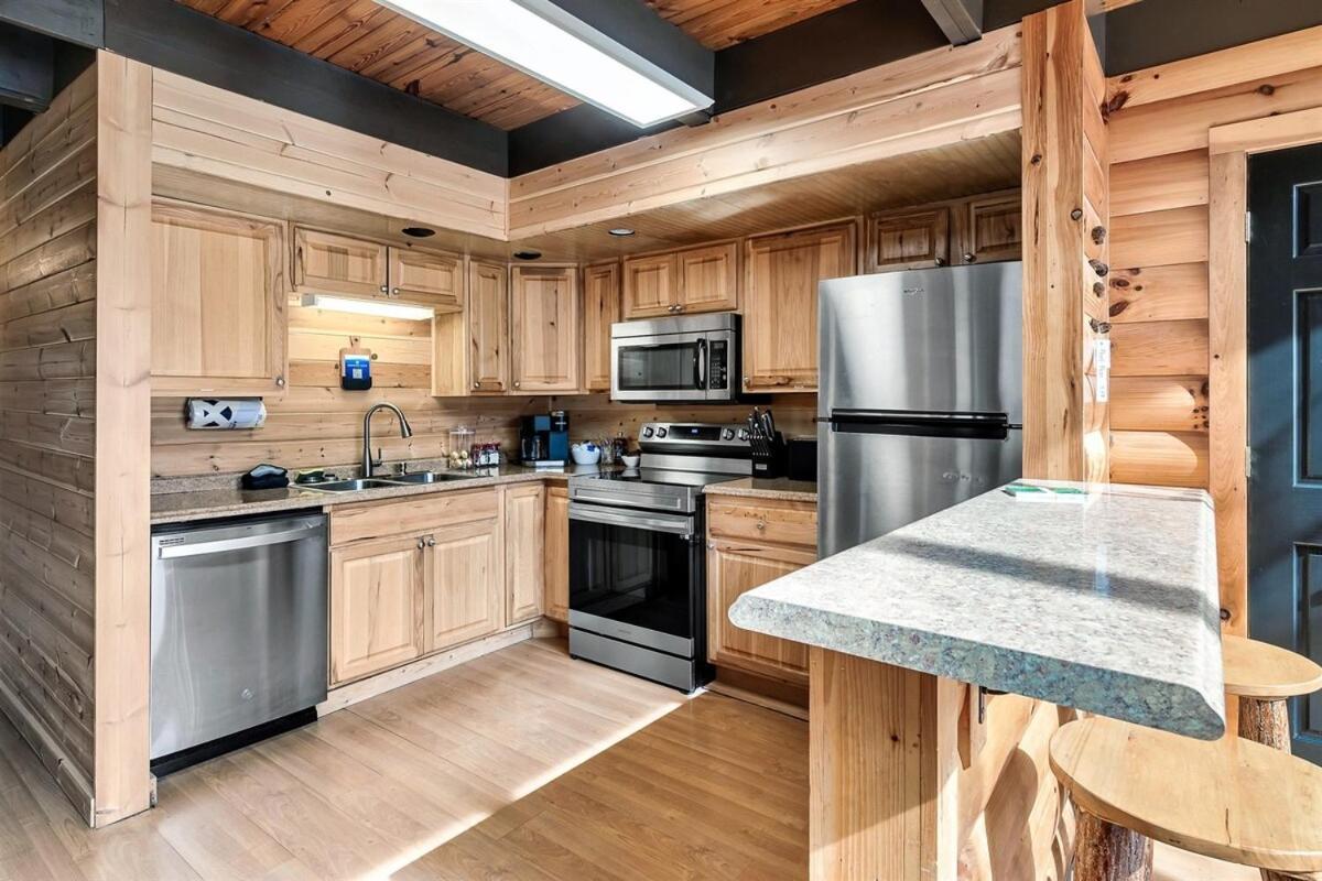 Chalet Smokies View Pools Pickleball Wood Fireplace Hottub Early Check *