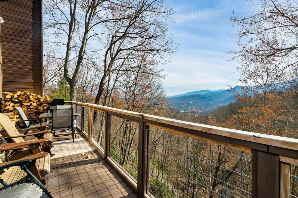 Smokies View Pools Pickleball Wood Fireplace Hottub Early Check Gatlinburg