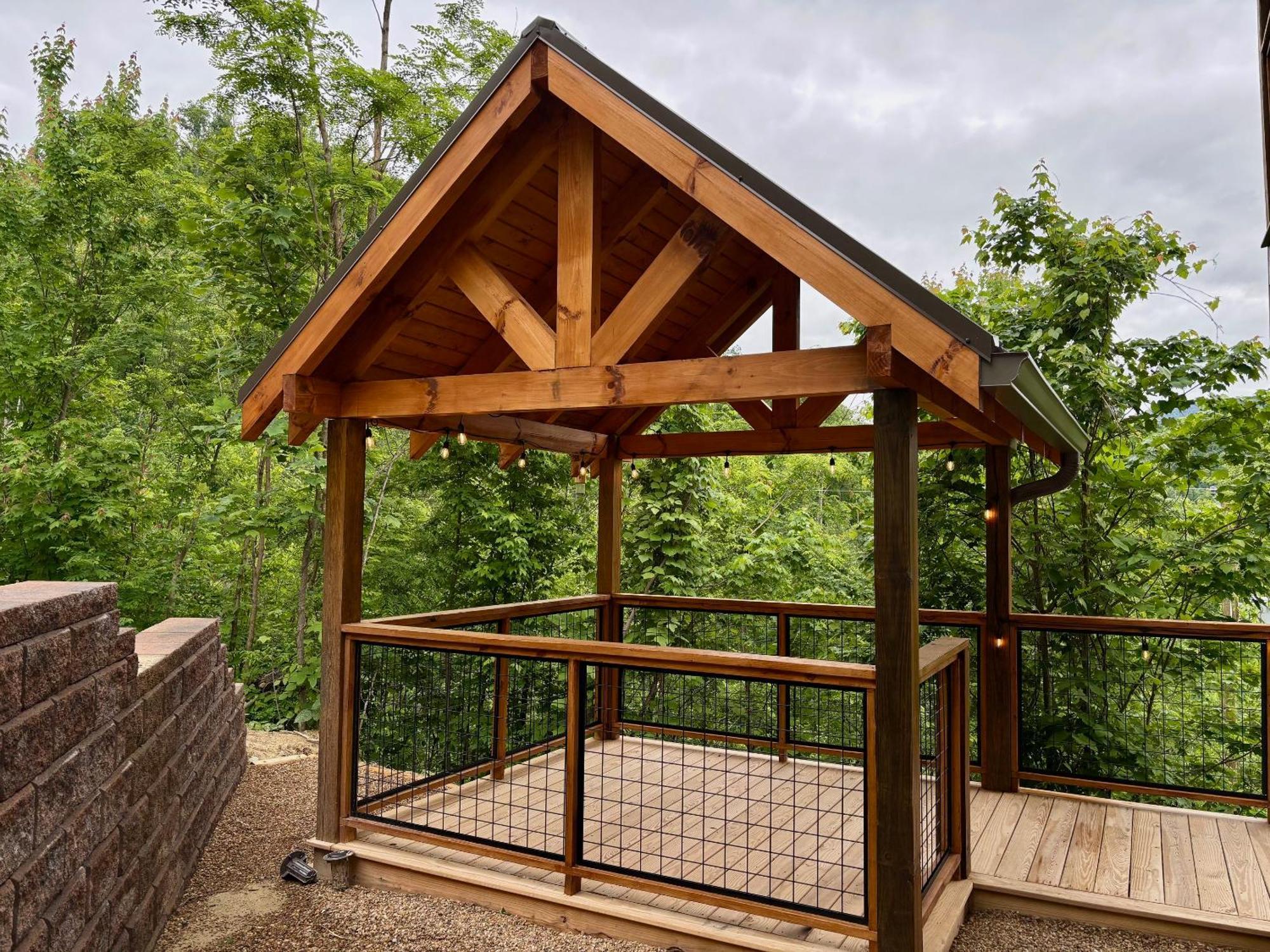 Holiday home Out Of The Ashes Is A Brand New 3 Bedroom With High End Touches, Hot Tub, And A Mountain View! *