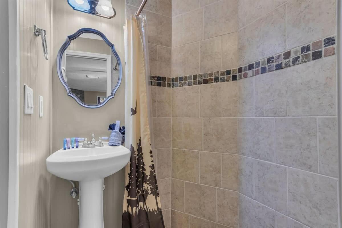 Holiday home Heiden Woods - 2 Minutes To Strip & Park - Hot Tub Gatlinburg