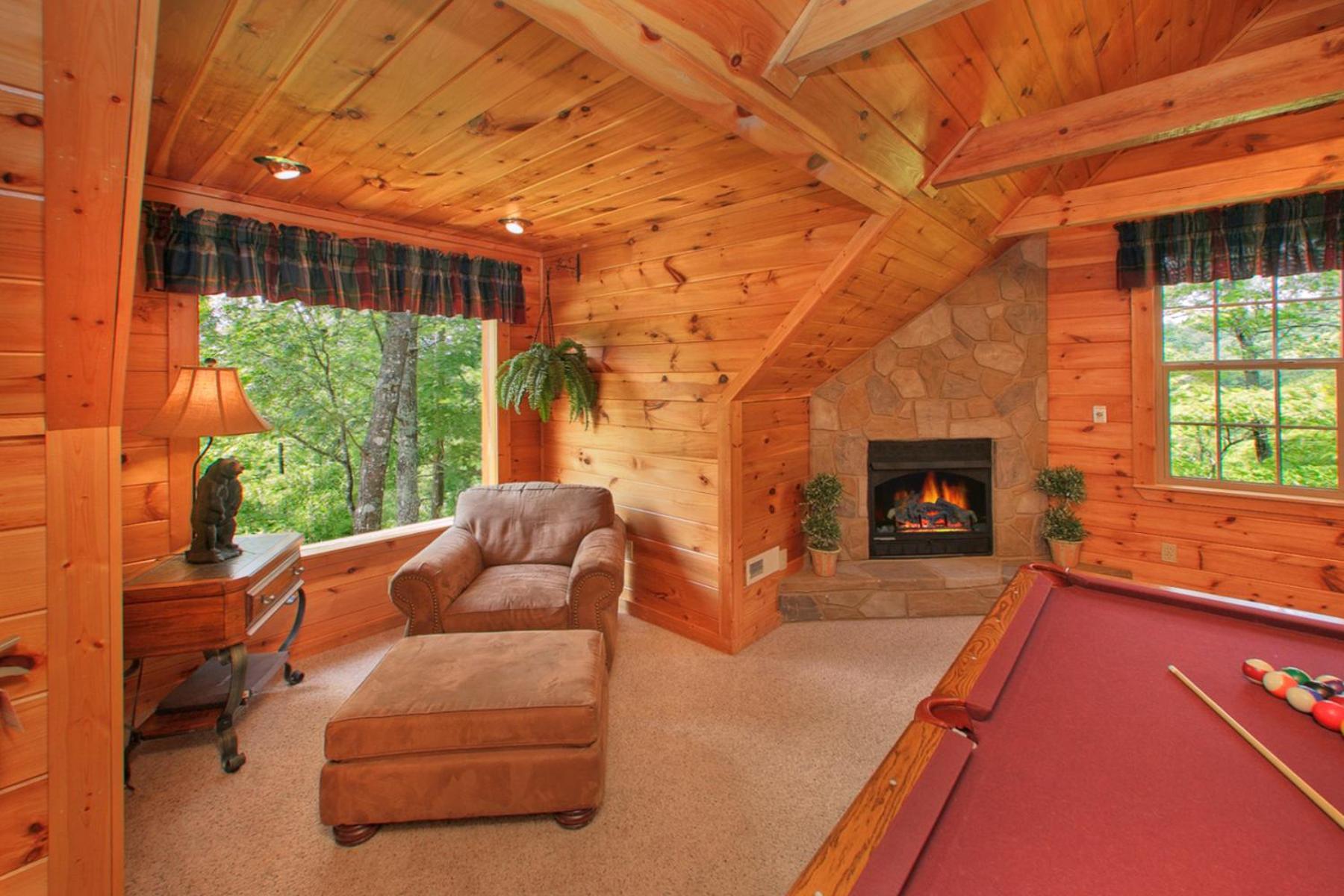 Bearfoot Memories Gatlinburg