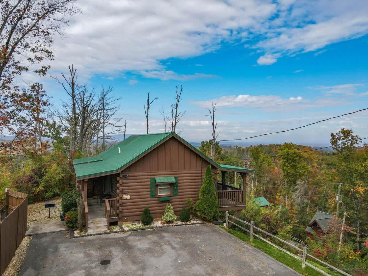 Amazing Views! Hot Tub,pool Table,fireplace,relax! Holiday home *
