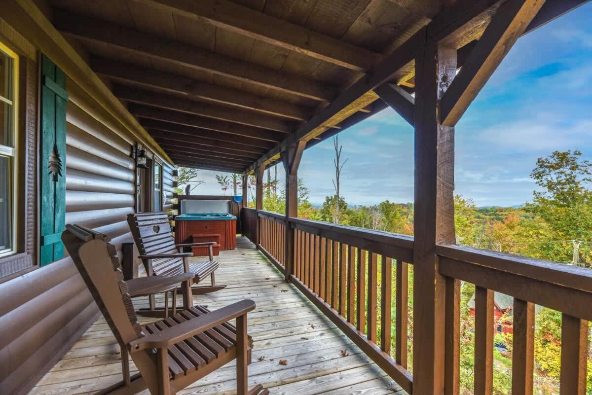 Holiday home Amazing Views! Hot Tub,pool Table,fireplace,relax! Gatlinburg