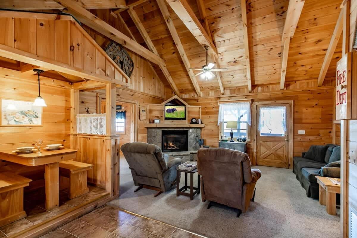 Amazing Views! Hot Tub,pool Table,fireplace,relax! Holiday home Gatlinburg