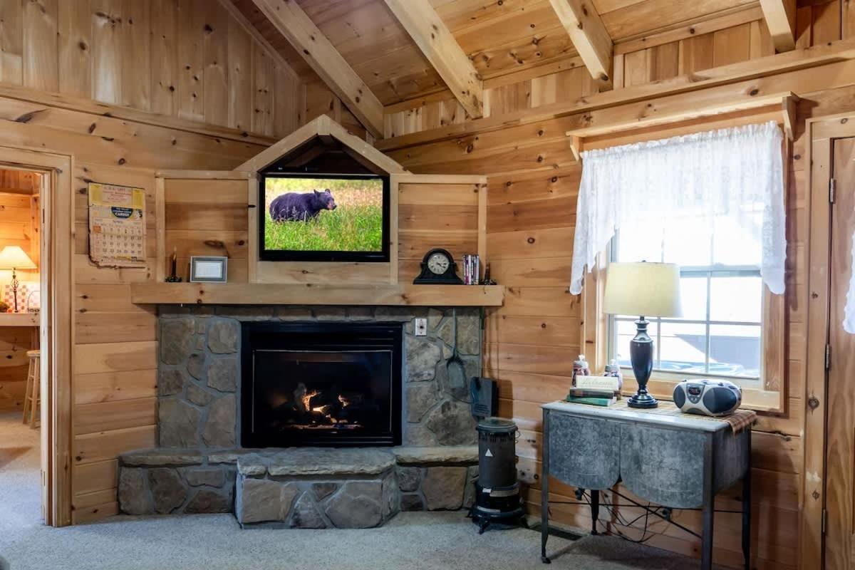 Amazing Views! Hot Tub,pool Table,fireplace,relax! Holiday home Gatlinburg