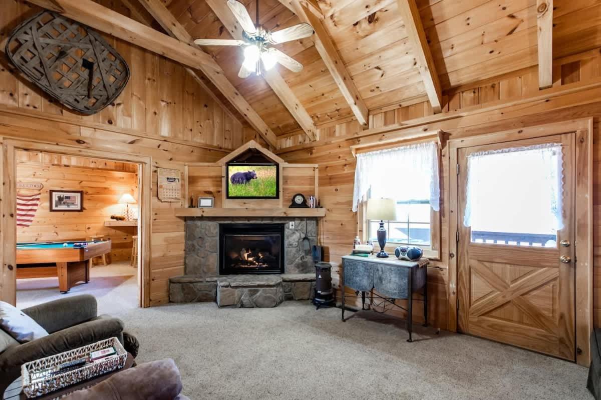 Amazing Views! Hot Tub,pool Table,fireplace,relax!