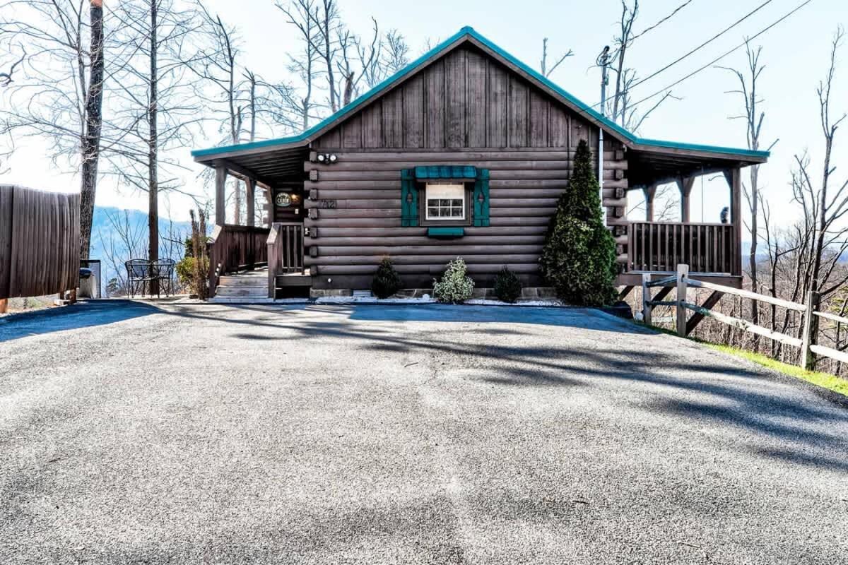 Holiday home Amazing Views! Hot Tub,pool Table,fireplace,relax! Gatlinburg