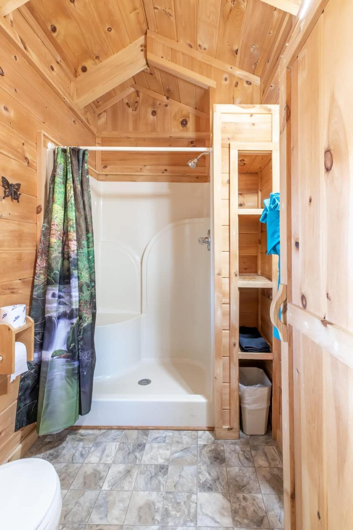 Holiday home Amazing Views! Hot Tub,pool Table,fireplace,relax! Gatlinburg
