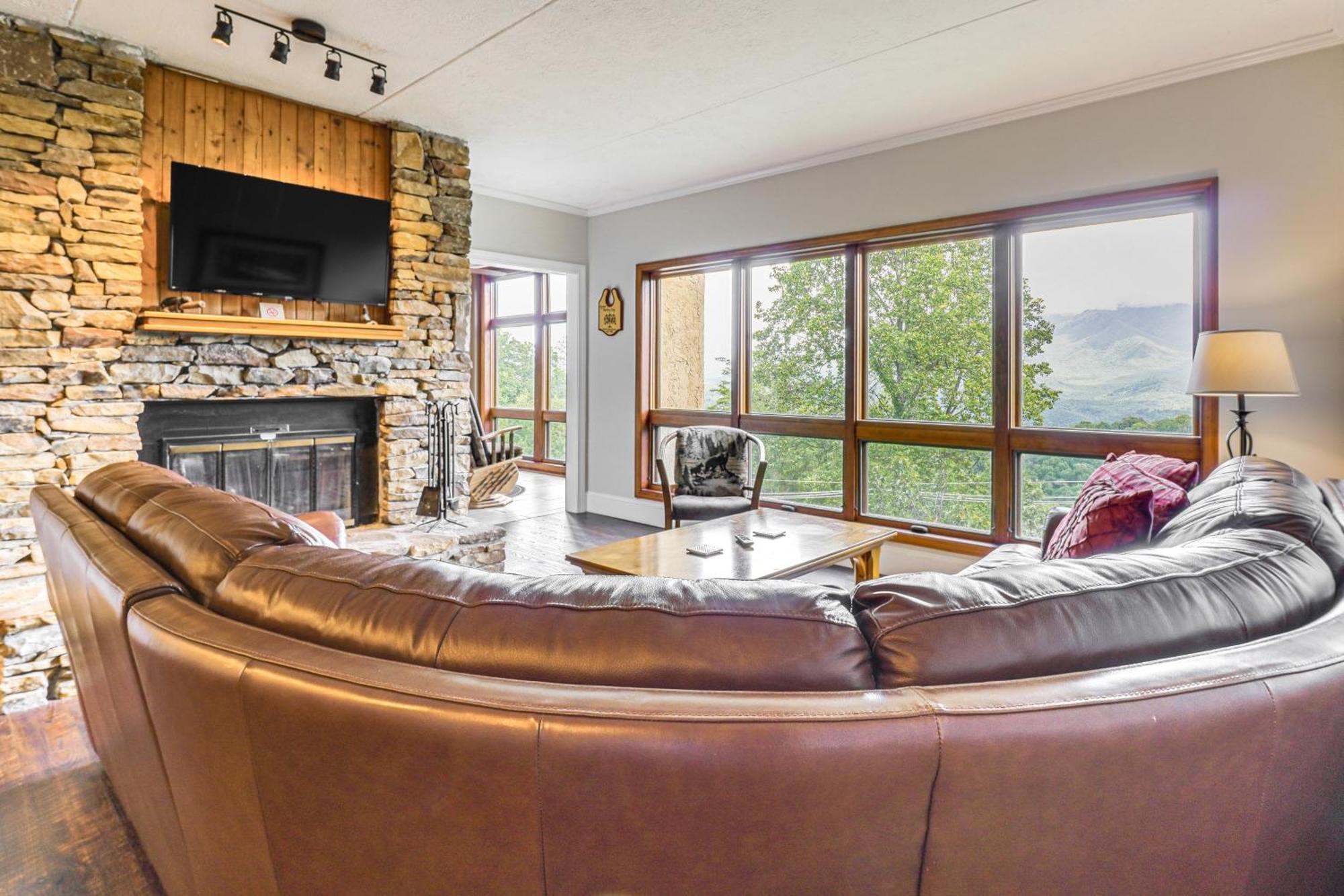 Apartment Hike, Swim And Explore Mtn-view In