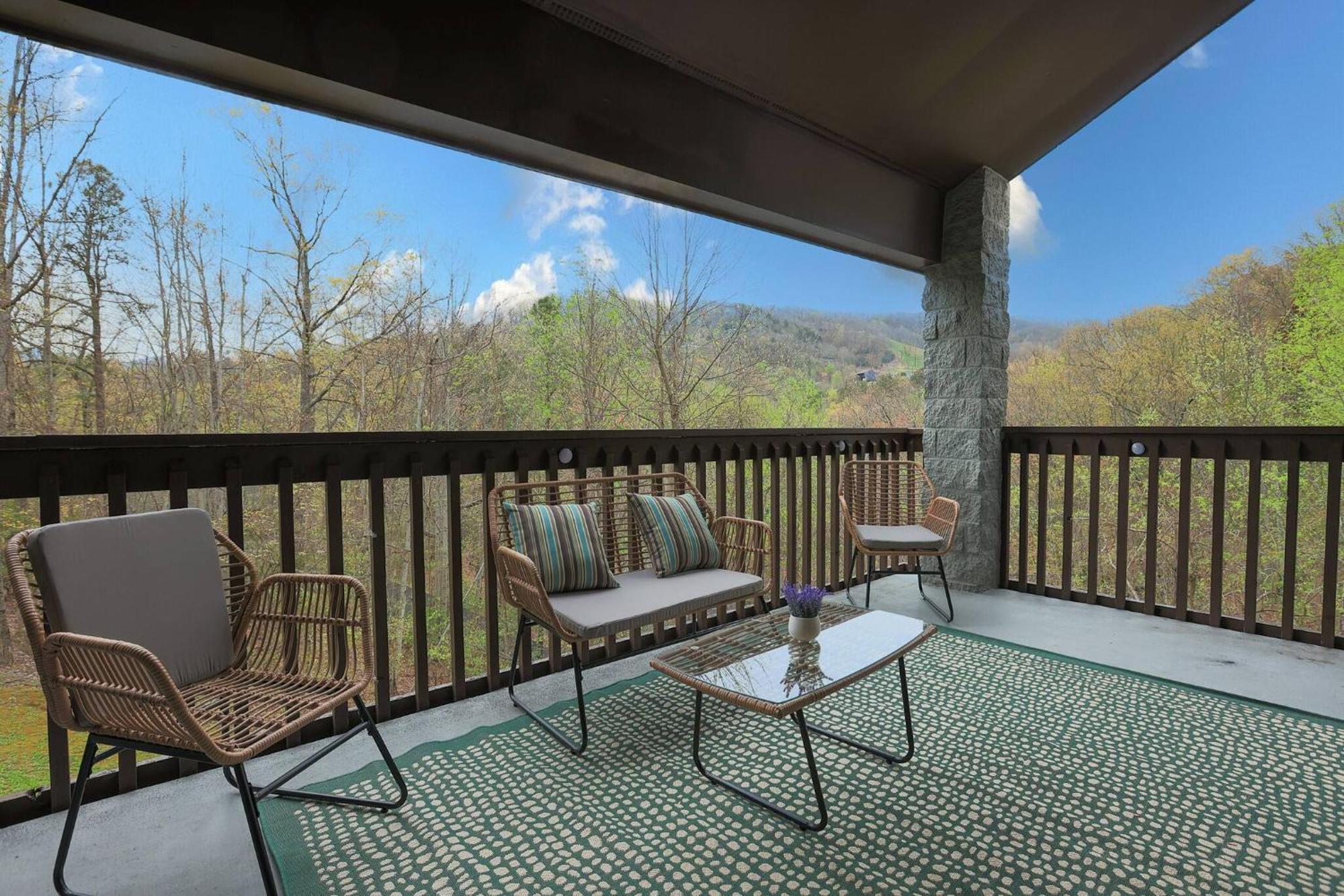 Spacious 3 Bedroom Close To - 8 Min Drive! Gatlinburg