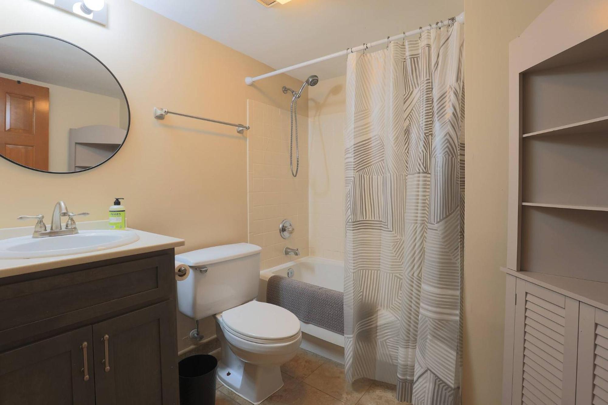 Spacious 3 Bedroom Close To - 8 Min Drive! Apartment