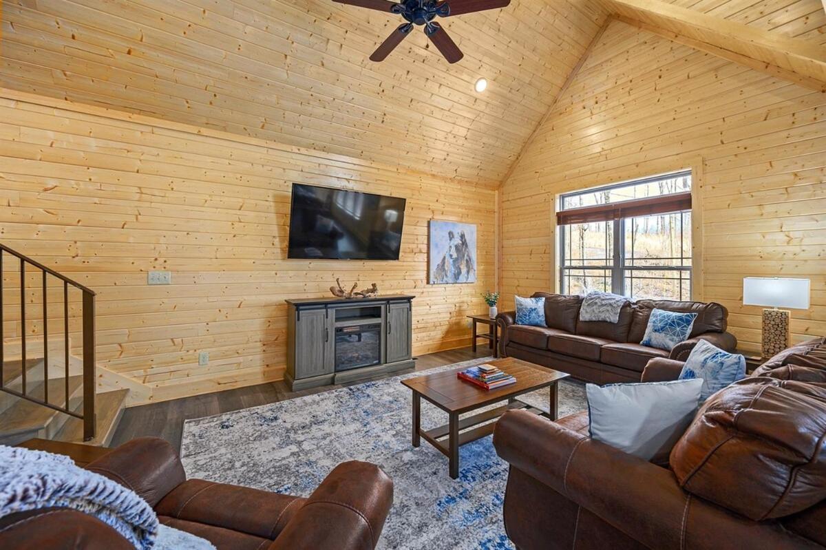 Close To Downtown Amazing Mount Leconte Views Hot Tub Game * Gatlinburg