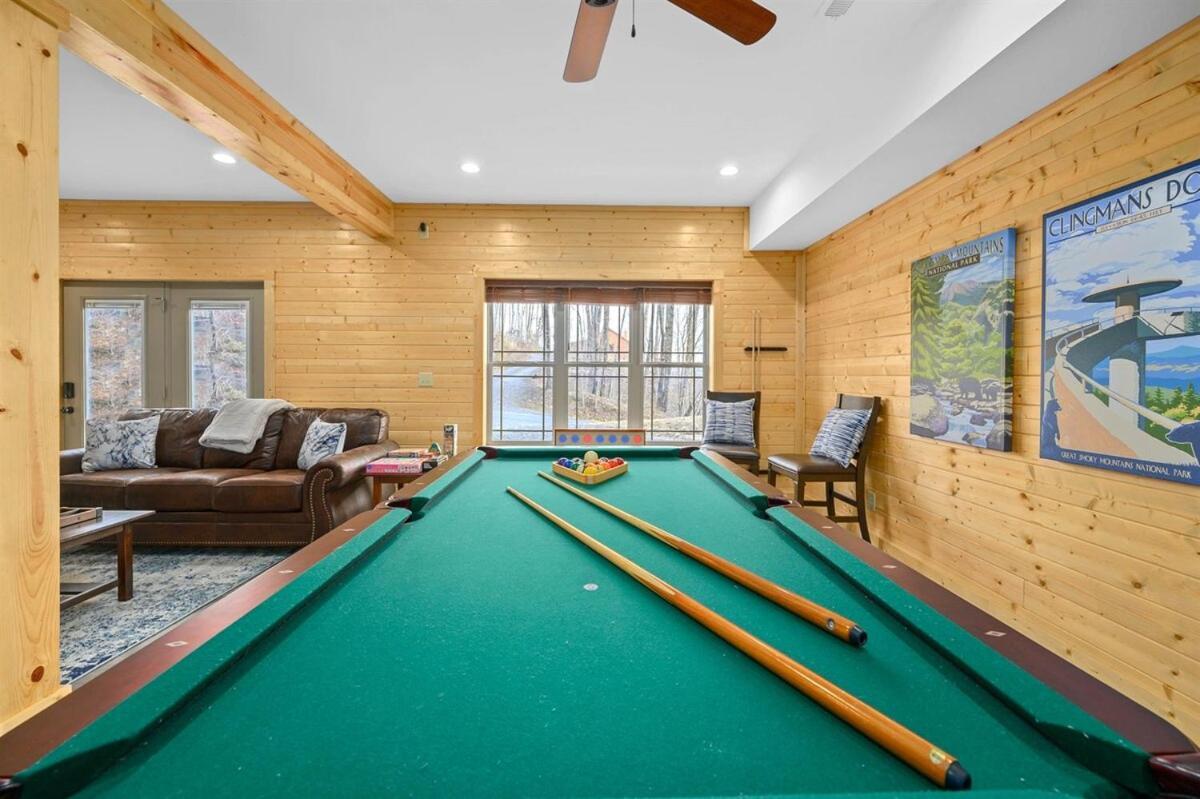 Close To Downtown Amazing Mount Leconte Views Hot Tub Game *