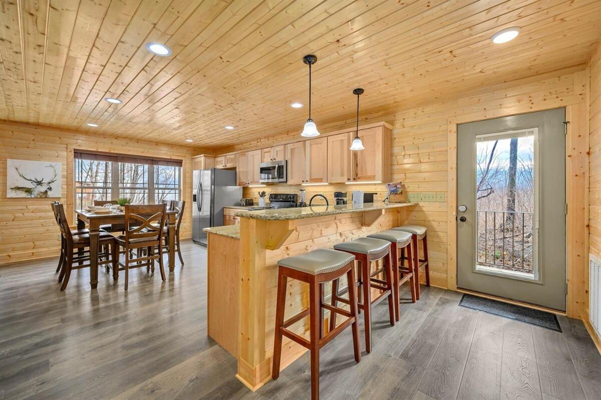 Close To Downtown Amazing Mount Leconte Views Hot Tub Game * Gatlinburg
