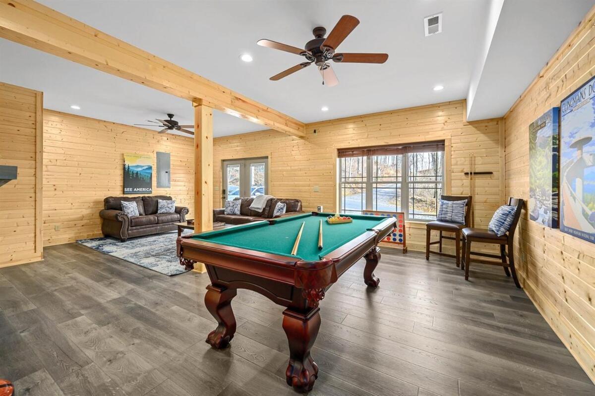Close To Downtown Amazing Mount Leconte Views Hot Tub Game Holiday home Gatlinburg