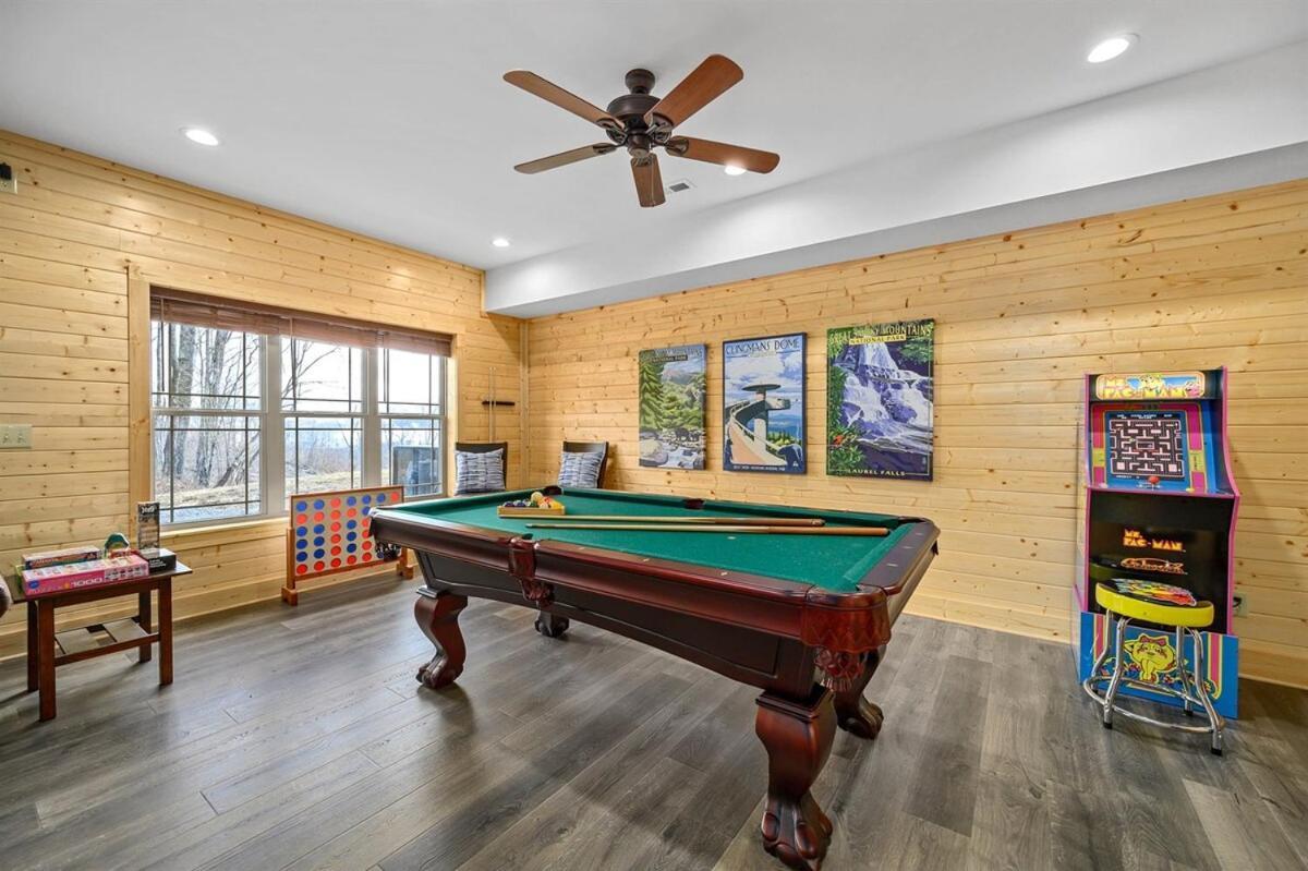 Close To Downtown Amazing Mount Leconte Views Hot Tub Game