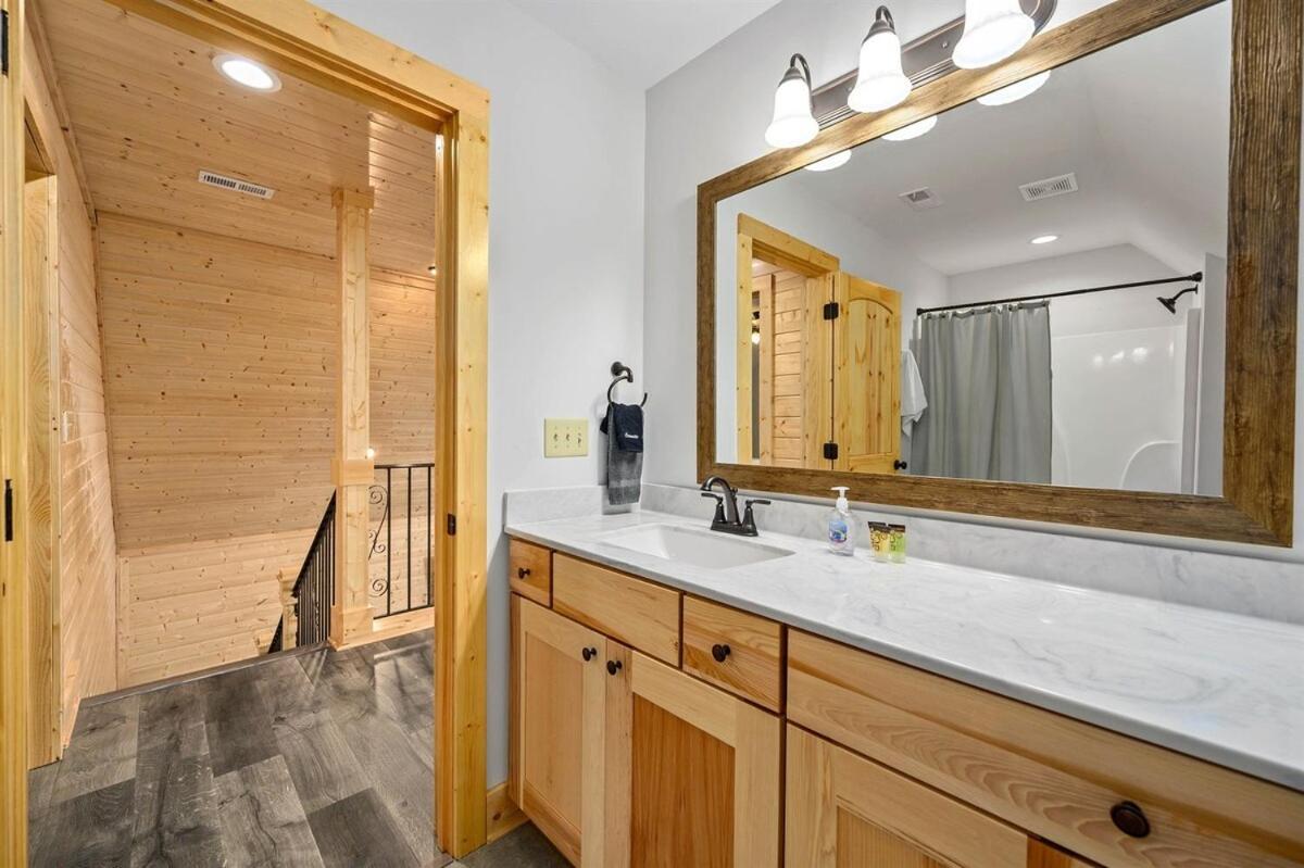 Close To Downtown Amazing Mount Leconte Views Hot Tub Game * Gatlinburg