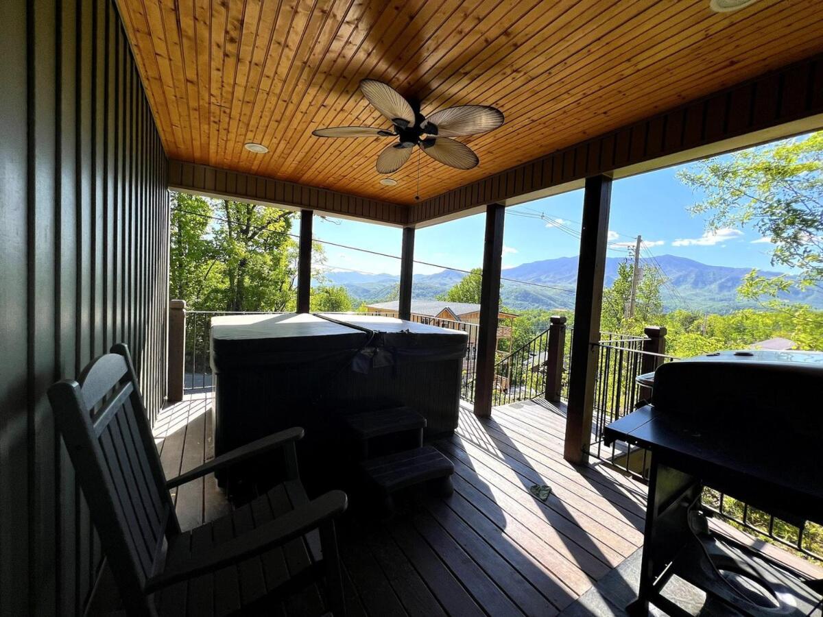 Close To Downtown Amazing Mount Leconte Views Hot Tub Game