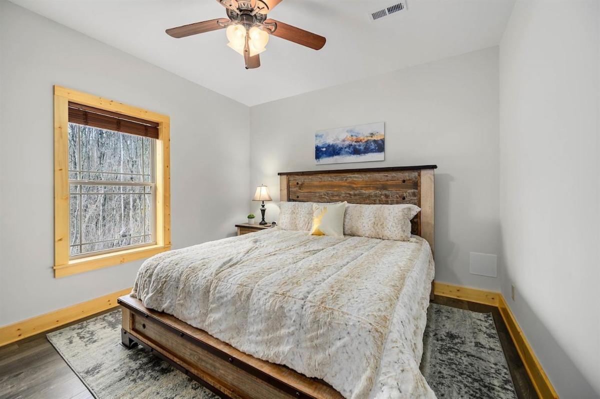 Close To Downtown Amazing Mount Leconte Views Hot Tub Game Holiday home