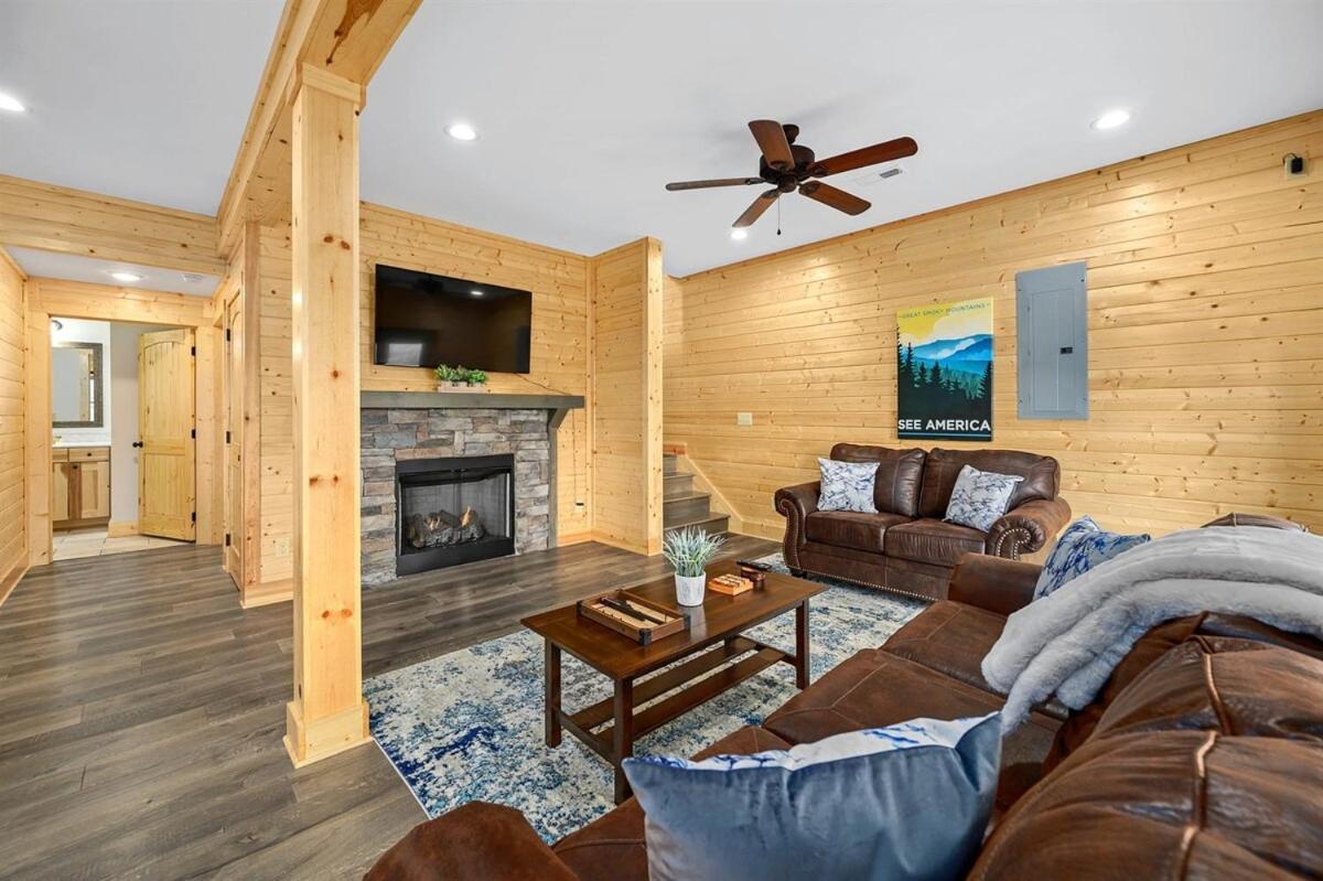 Holiday home Close To Downtown Amazing Mount Leconte Views Hot Tub Game