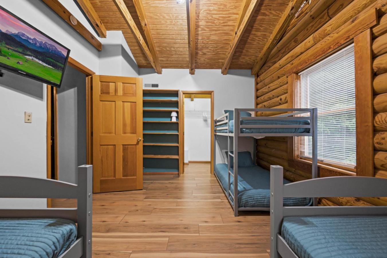 Holiday home Family W Private Hot Tub- Game Rm- Disc Golf- Pets *