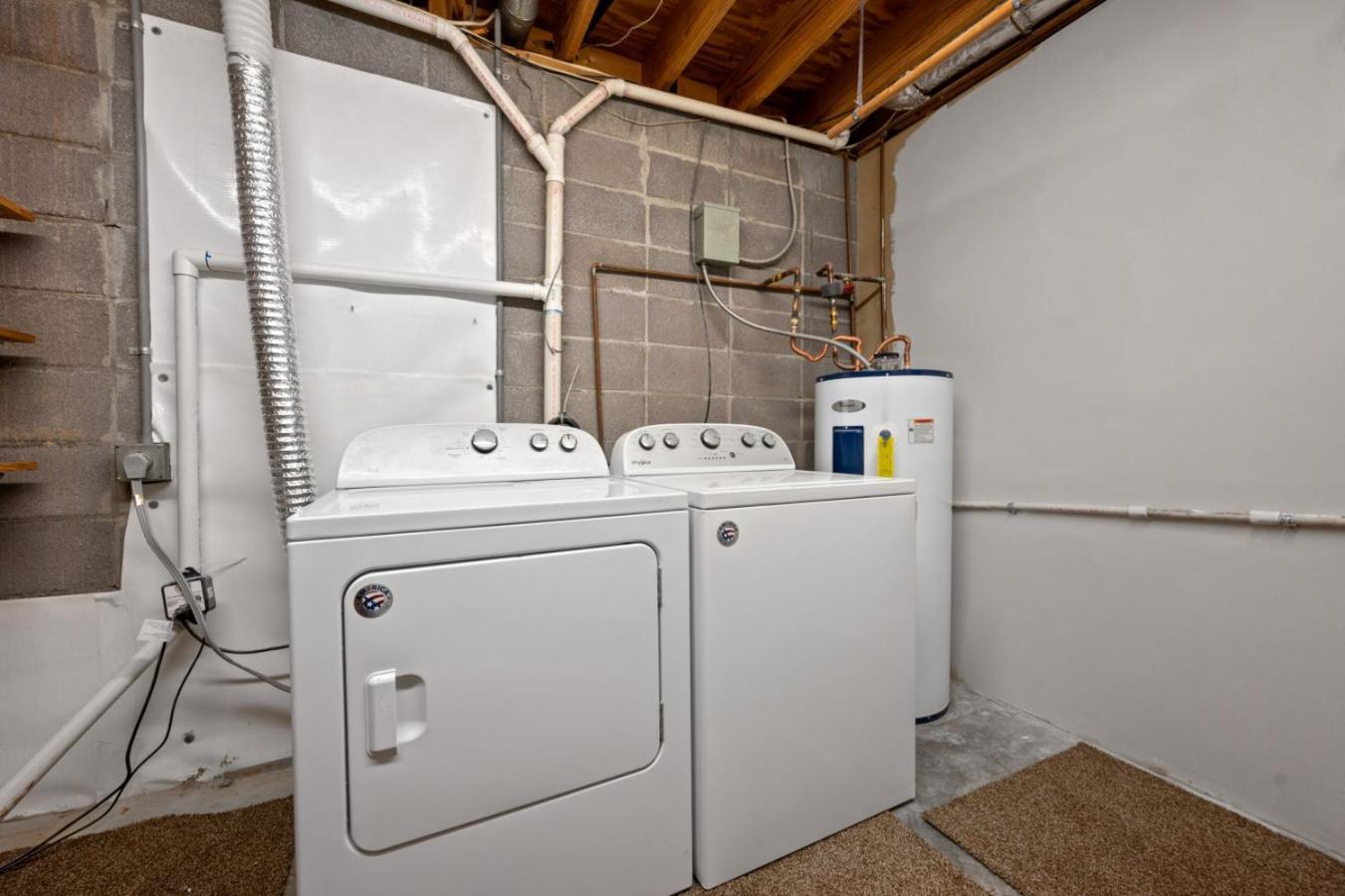 Holiday home Family W Private Hot Tub- Game Rm- Disc Golf- Pets *