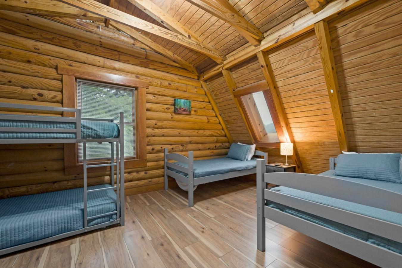 Family W Private Hot Tub- Game Rm- Disc Golf- Pets Holiday home Gatlinburg