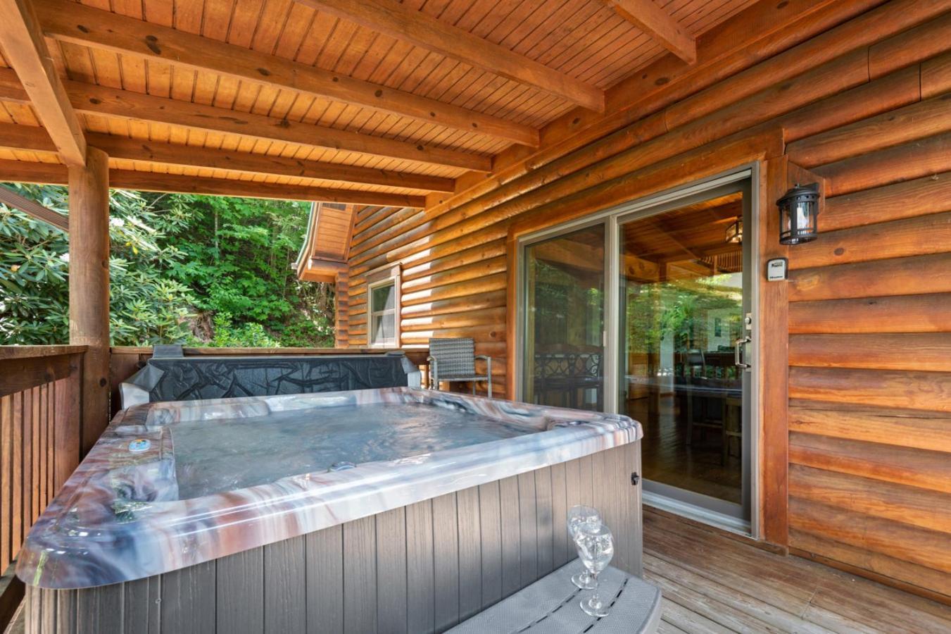 Holiday home Family W Private Hot Tub- Game Rm- Disc Golf- Pets Gatlinburg