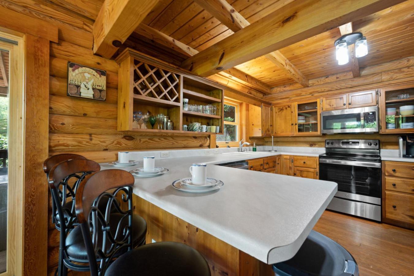 Family W Private Hot Tub- Game Rm- Disc Golf- Pets Holiday home Gatlinburg