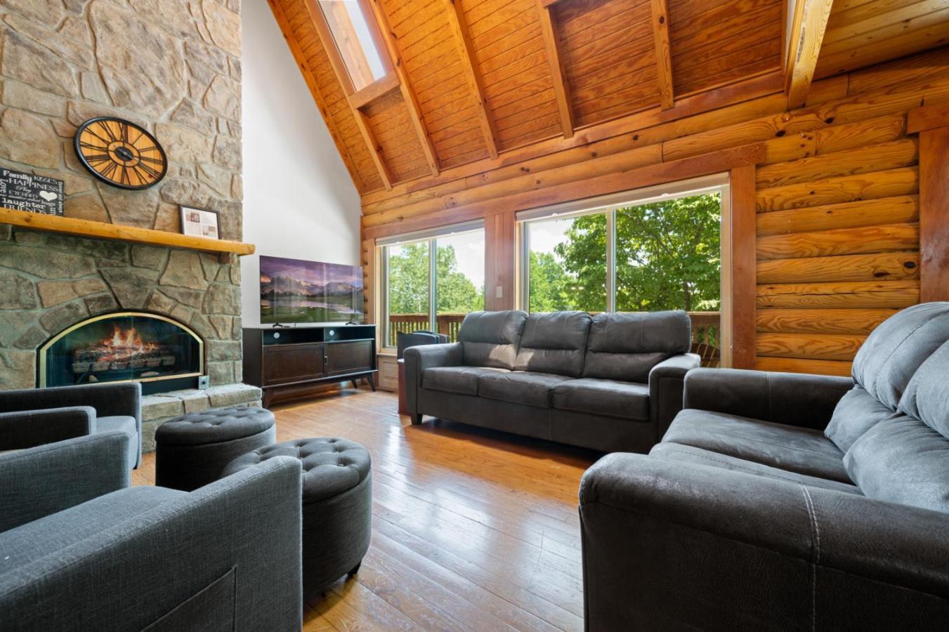 Family W Private Hot Tub- Game Rm- Disc Golf- Pets * Gatlinburg