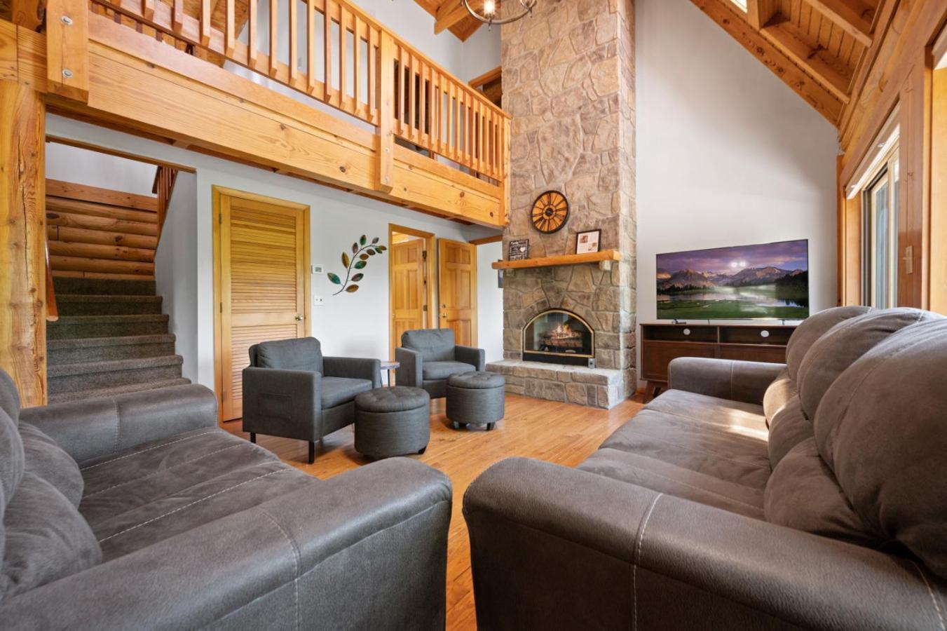 Family W Private Hot Tub- Game Rm- Disc Golf- Pets