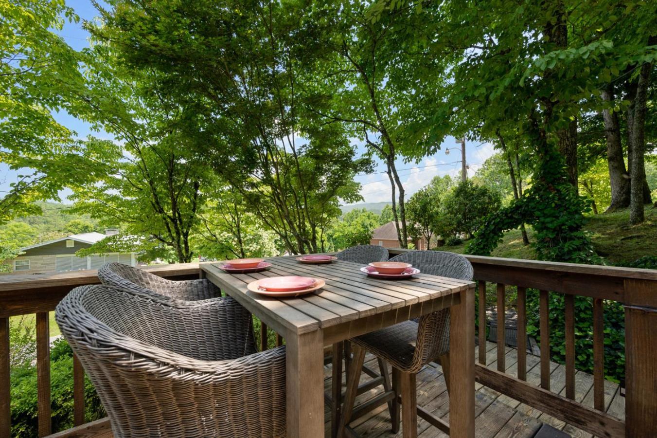 Holiday home Family W Private Hot Tub- Game Rm- Disc Golf- Pets *
