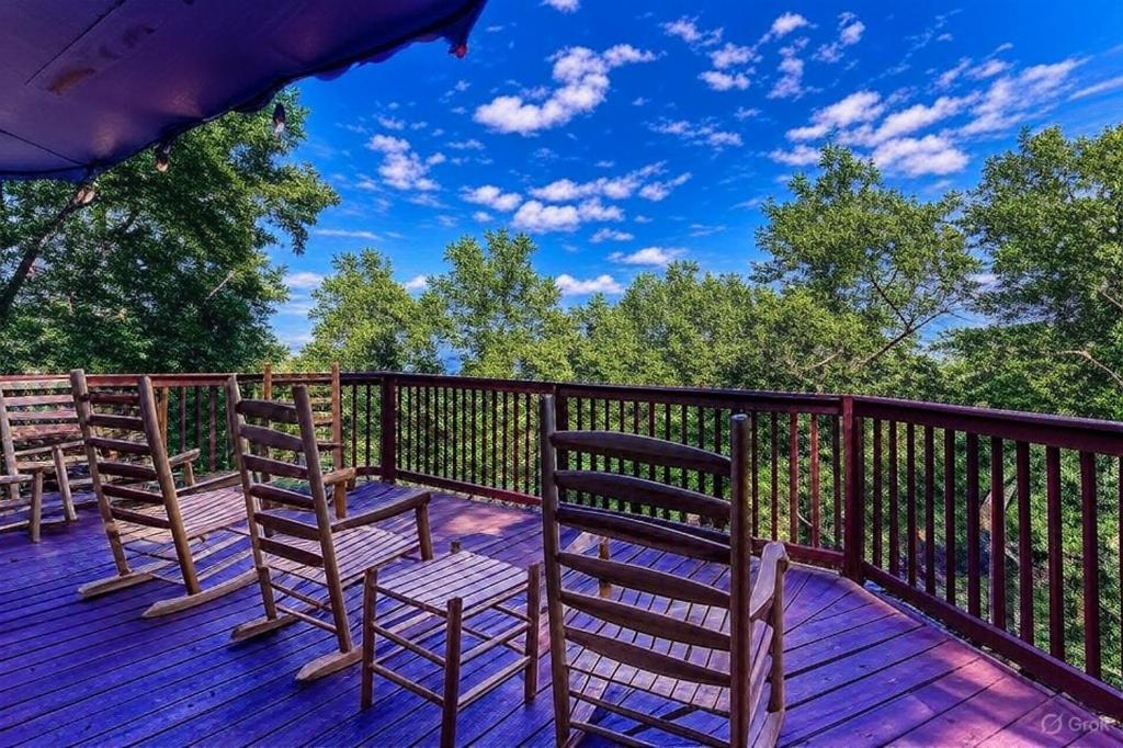 Three Bears Den, Hot Tub, Pool Table, Pool Access, 1089 Free Tickets Each Paid Day, Dollywood Inclu Chalet Gatlinburg
