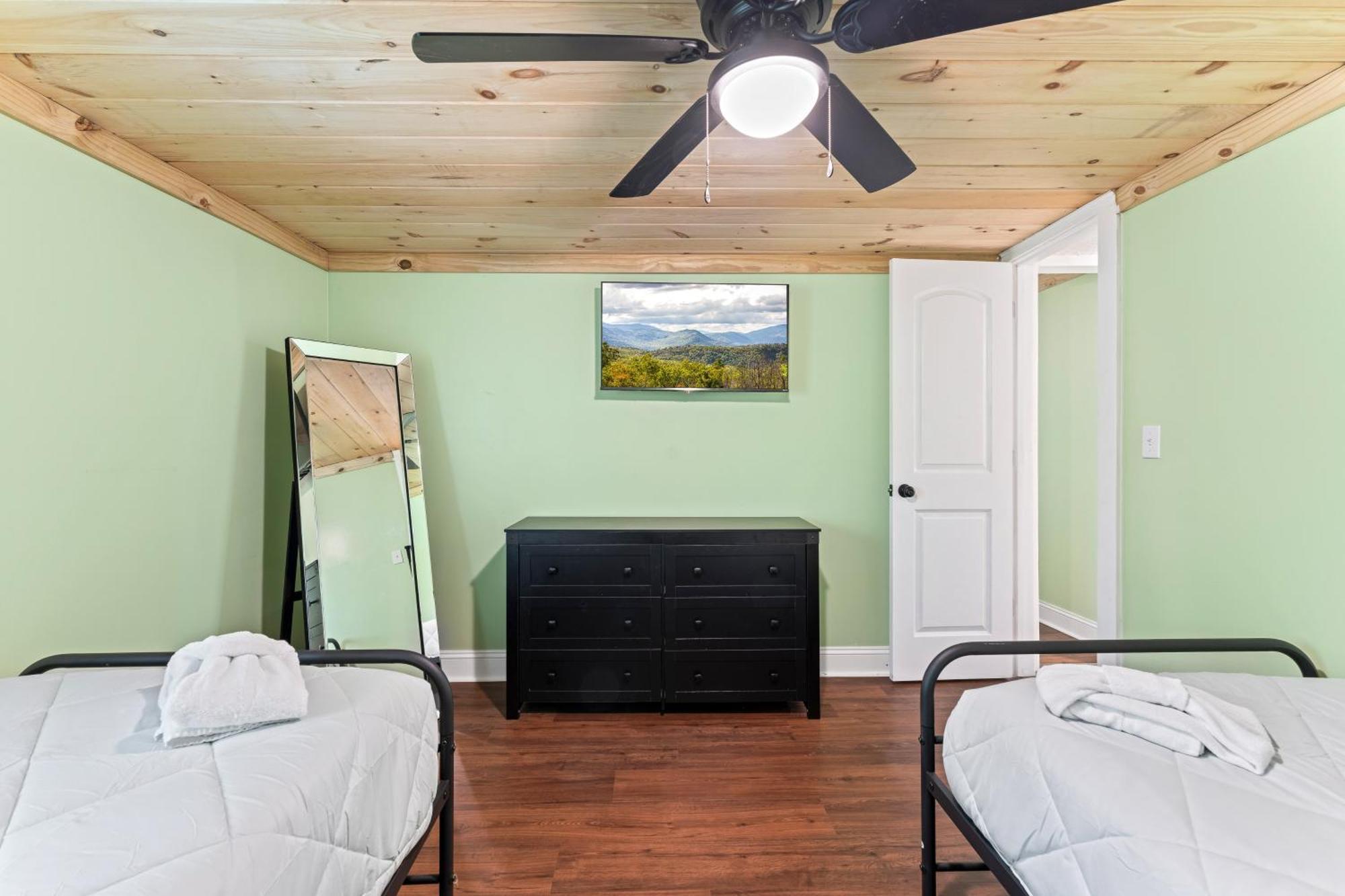 Huskey Hide Away * Gatlinburg