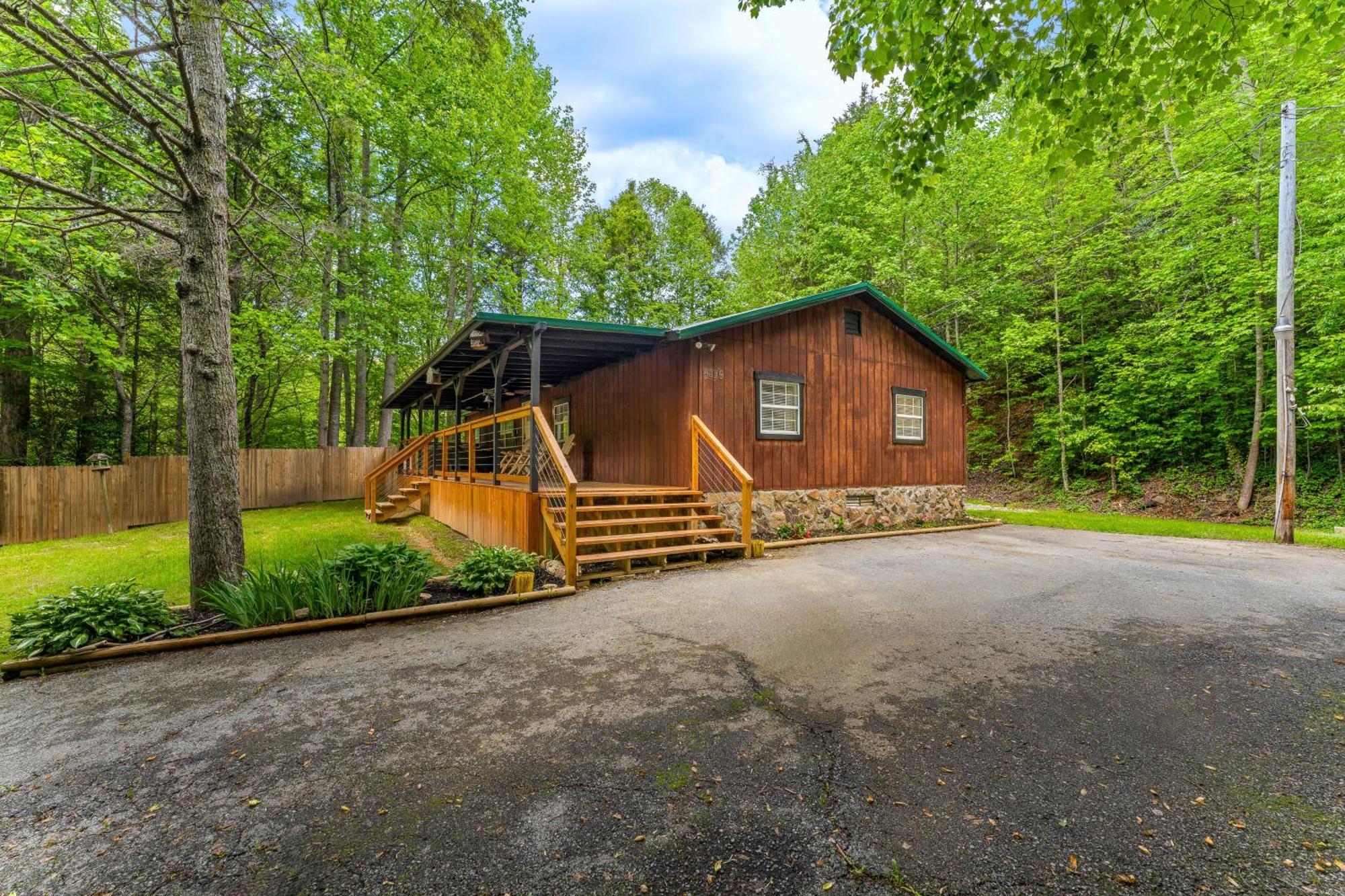 Huskey Hide Away * Gatlinburg
