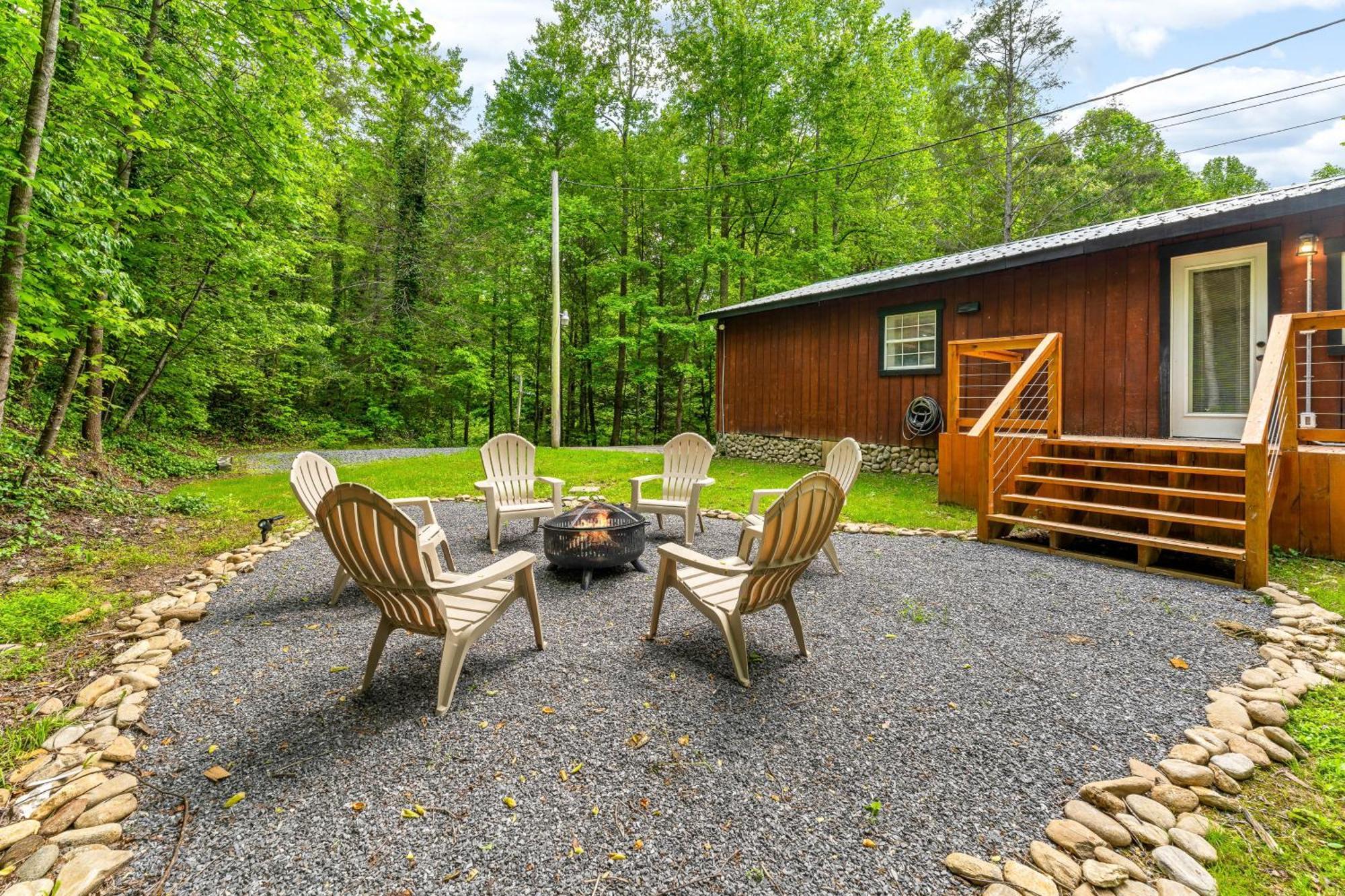 Huskey Hide Away * Gatlinburg