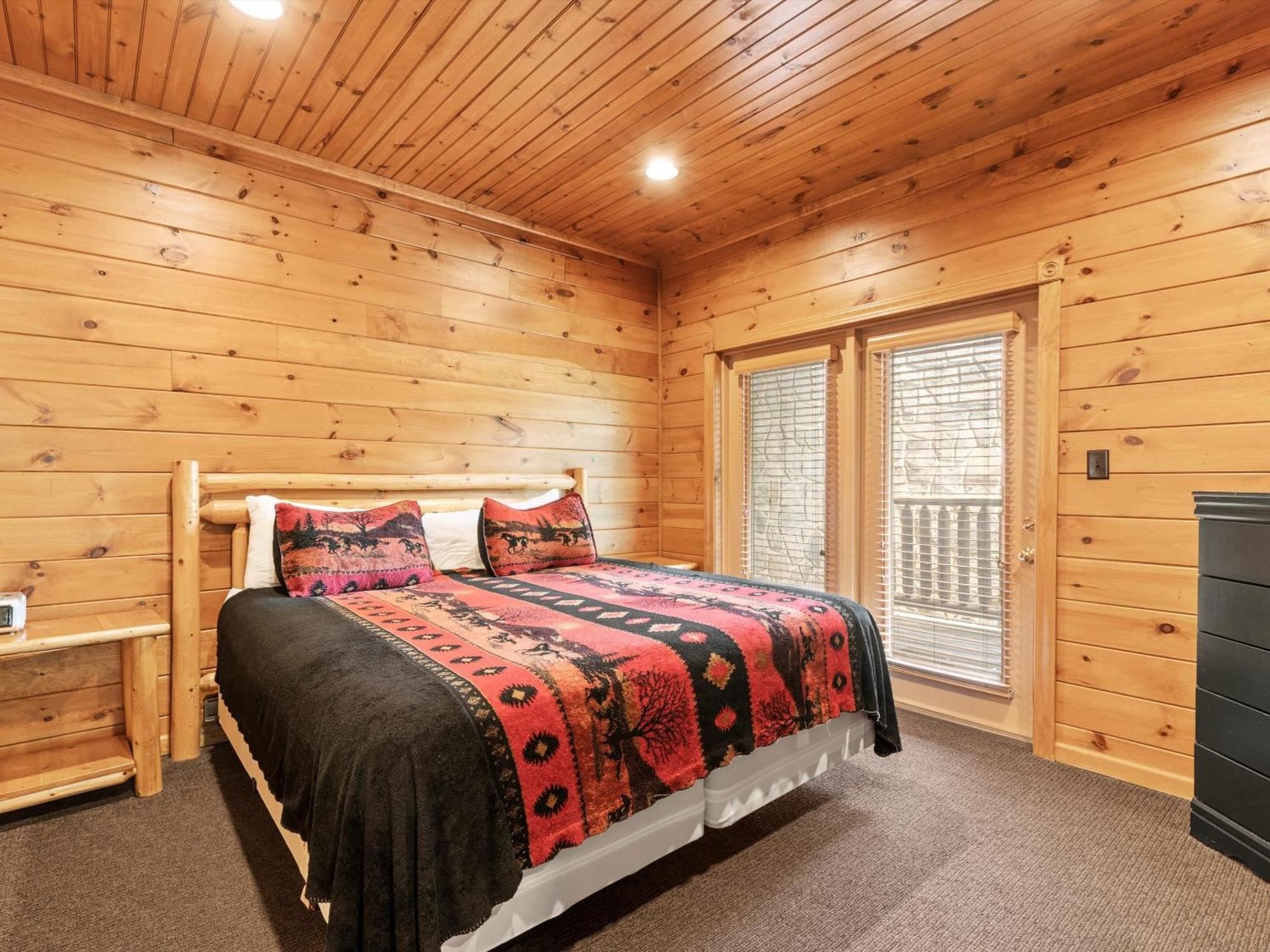 The Great Escape Ii, 5 Bedrooms, Sleeps 17, Game Room, Pool Access, Theater