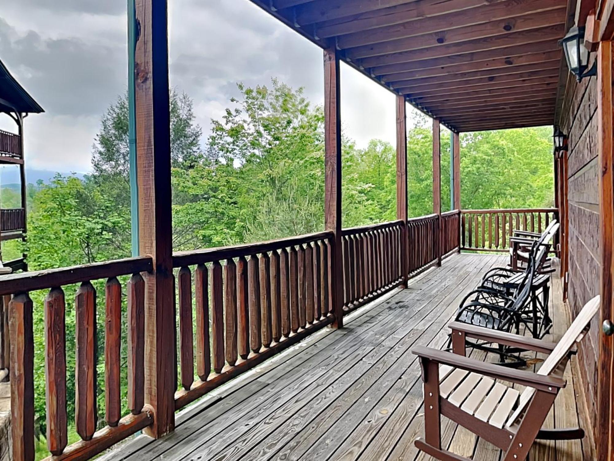 The Great Escape Ii, 5 Bedrooms, Sleeps 17, Game Room, Pool Access, Theater Holiday home