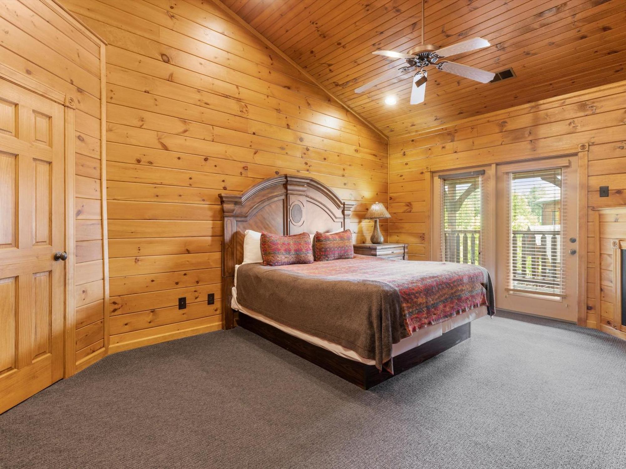 The Great Escape Ii, 5 Bedrooms, Sleeps 17, Game Room, Pool Access, Theater Gatlinburg