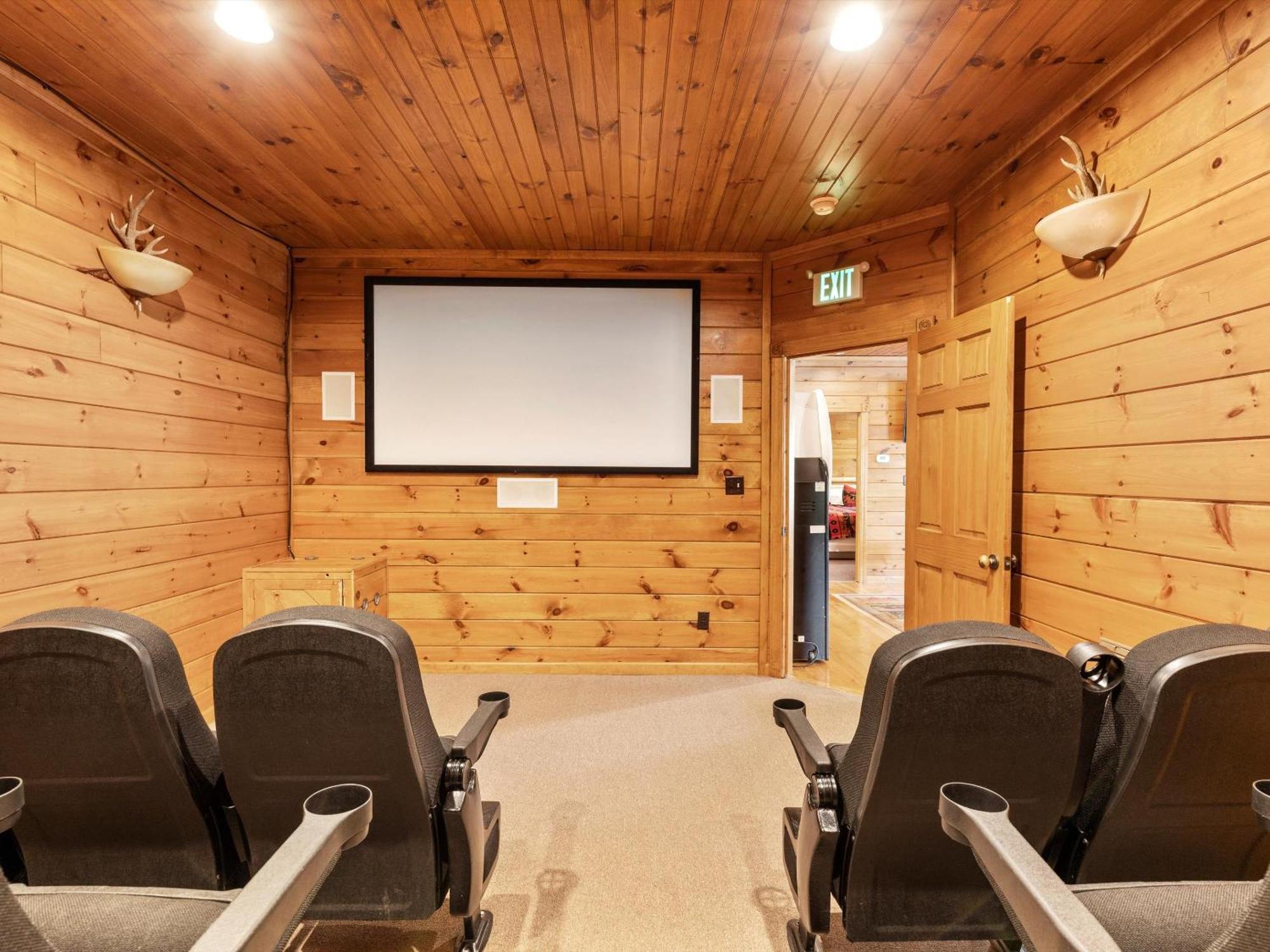 Holiday home The Great Escape Ii, 5 Bedrooms, Sleeps 17, Game Room, Pool Access, Theater Gatlinburg