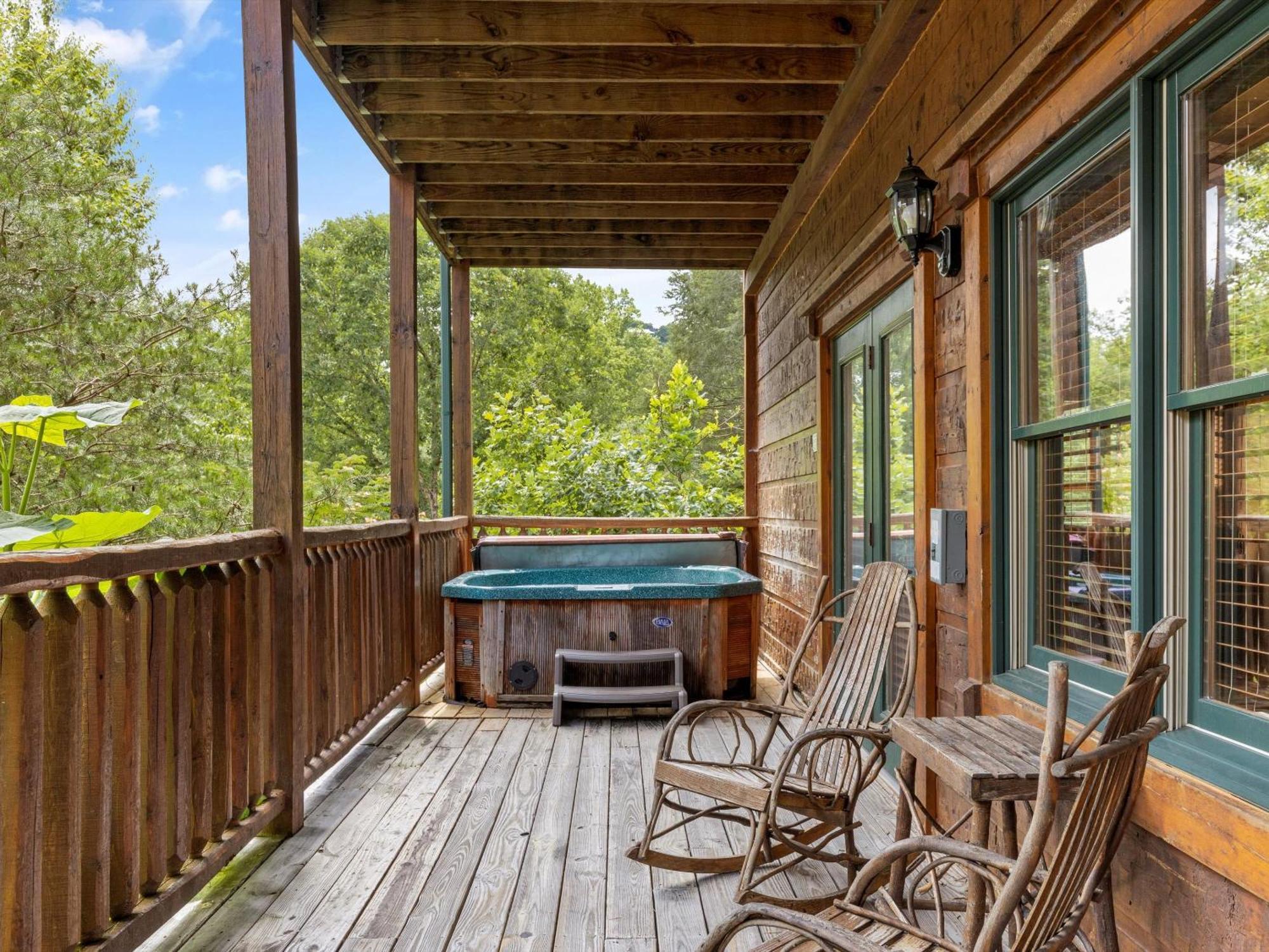 The Great Escape Ii, 5 Bedrooms, Sleeps 17, Game Room, Pool Access, Theater Holiday home