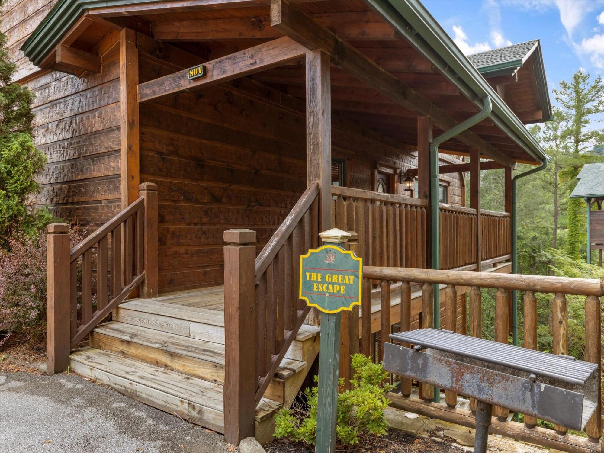 The Great Escape Ii, 5 Bedrooms, Sleeps 17, Game Room, Pool Access, Theater Holiday home Gatlinburg