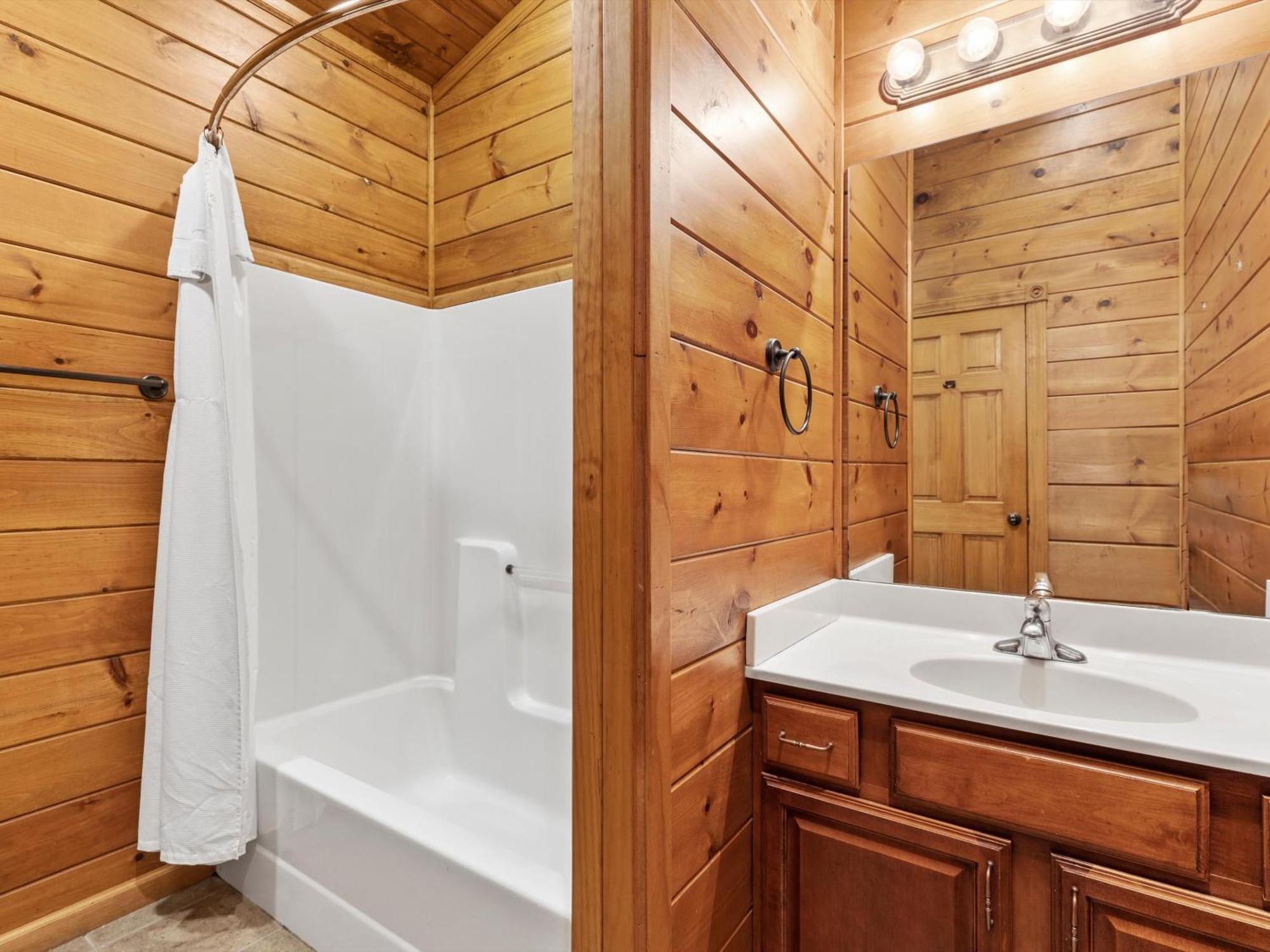 The Great Escape Ii, 5 Bedrooms, Sleeps 17, Game Room, Pool Access, Theater Holiday home *