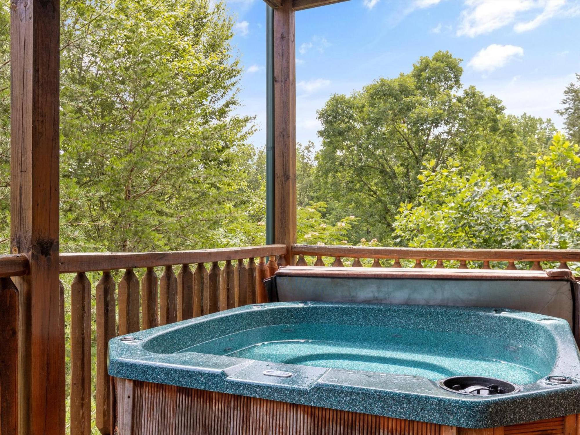 The Great Escape Ii, 5 Bedrooms, Sleeps 17, Game Room, Pool Access, Theater * Gatlinburg