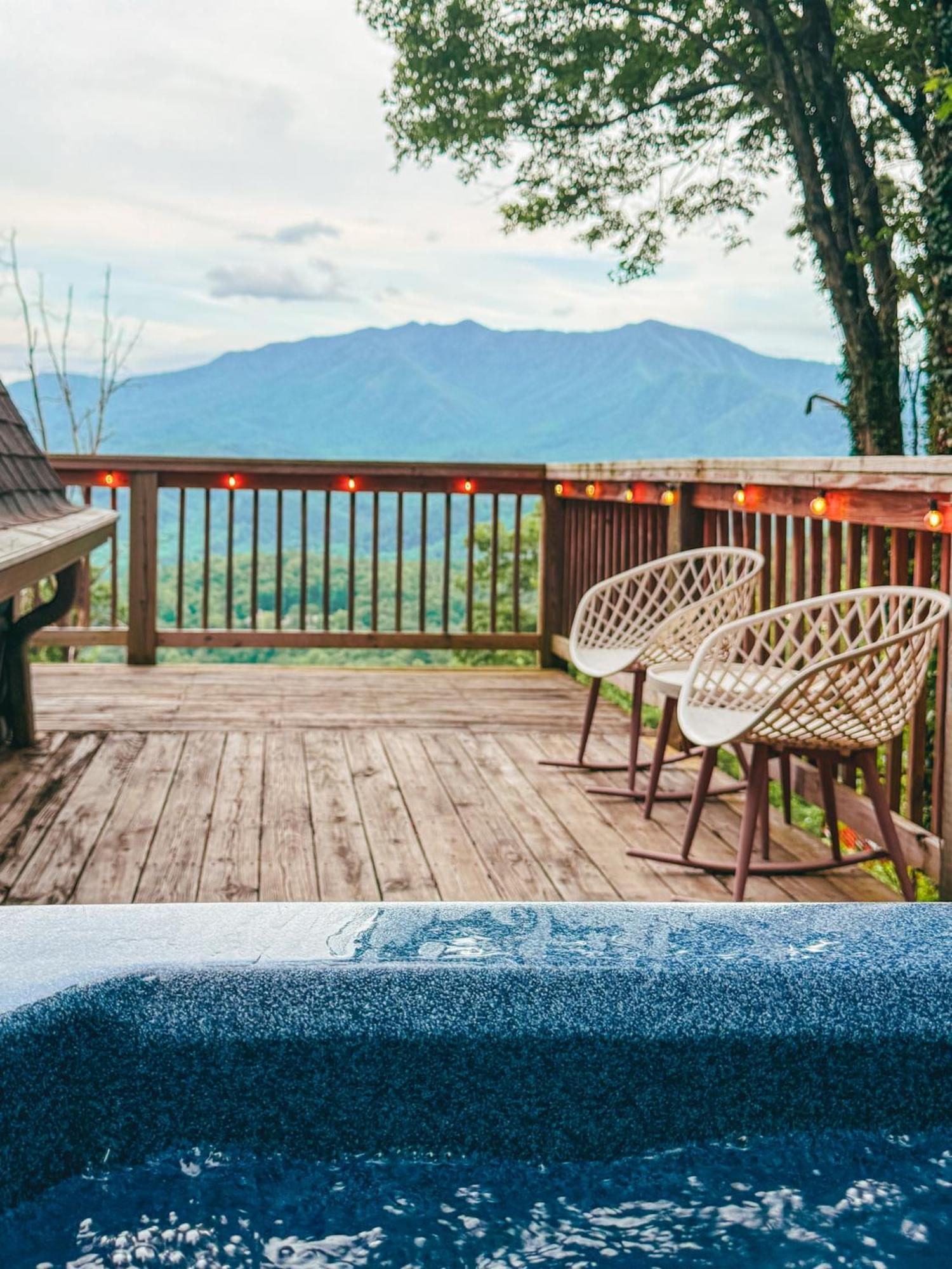 Big Mountain View! Downtown Village! Hot Tub! Fan Favorite! Aframe Dreams! Magazine-featured! Stunning Interiors! Little Holiday home *