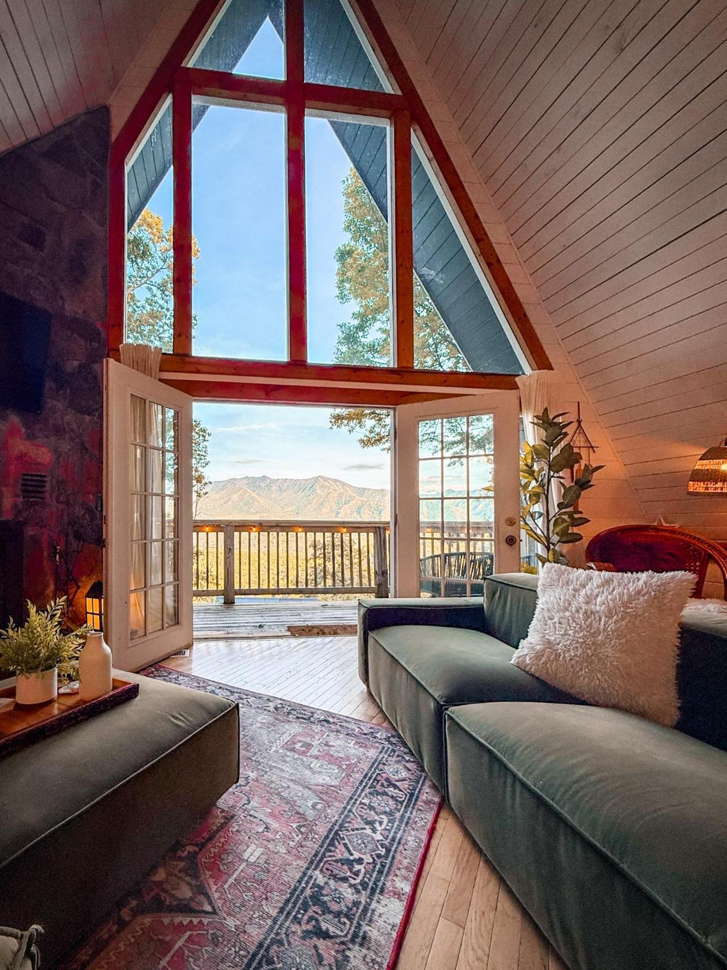 Big Mountain View! Downtown Village! Hot Tub! Fan Favorite! Aframe Dreams! Magazine-featured! Stunning Interiors! Little Holiday home