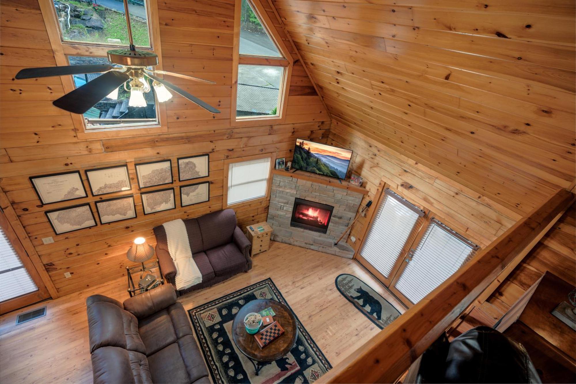 Pet Friendly, Safe In Winter 3 Bedroom, Brand New Hot Tub, And Grill! Working Fireplace, Easy Access Holiday home *