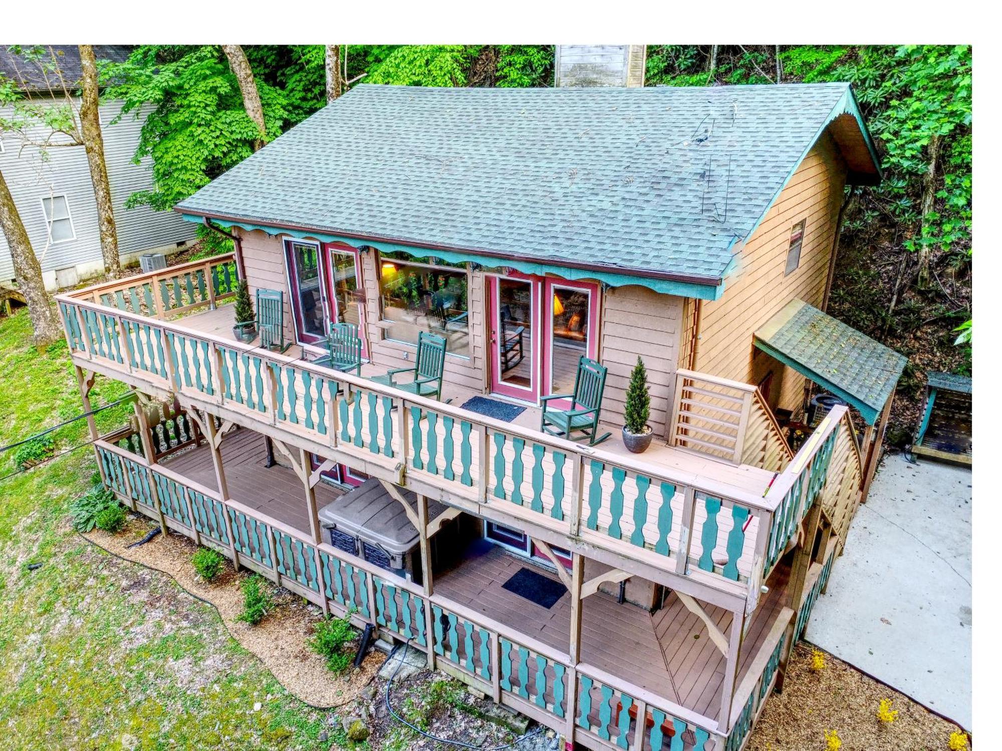 Chalet Mountain With Hot Tub !