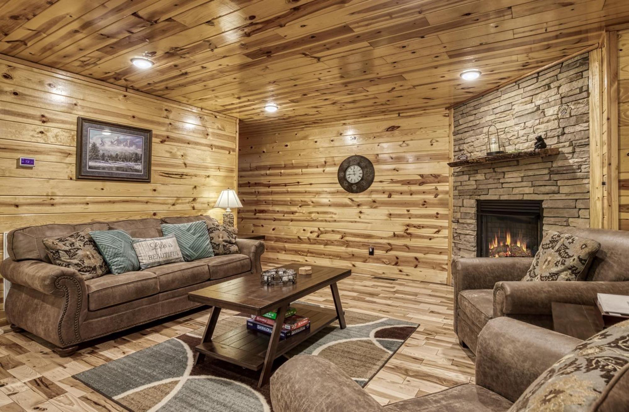 Family Size, Wood Cabin, Pool Table, Hot Tub Gatlinburg