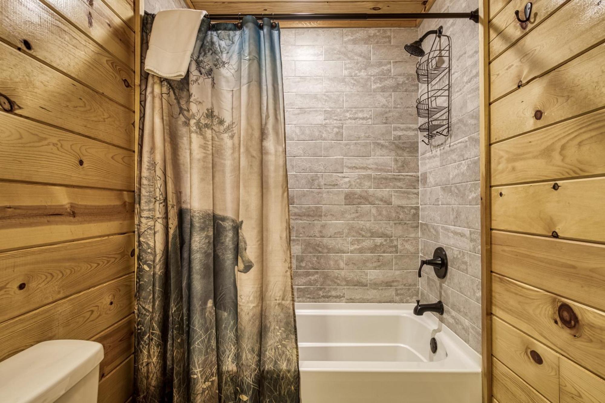 Family Size, Wood Cabin, Pool Table, Hot Tub